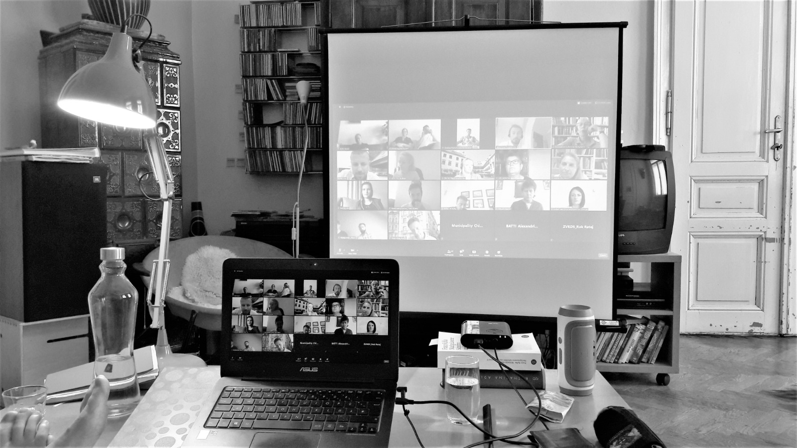B/W image of meeting set up in a Viennese appartment.