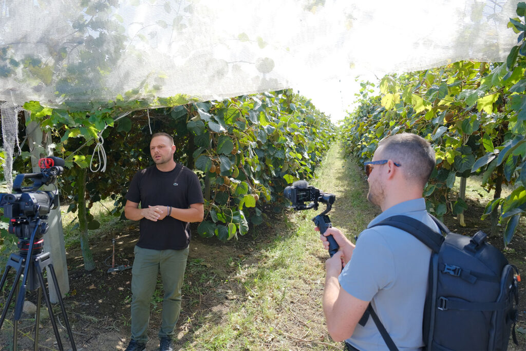 w-_0010_DSCF3622 Videoprofis führen eine Interview